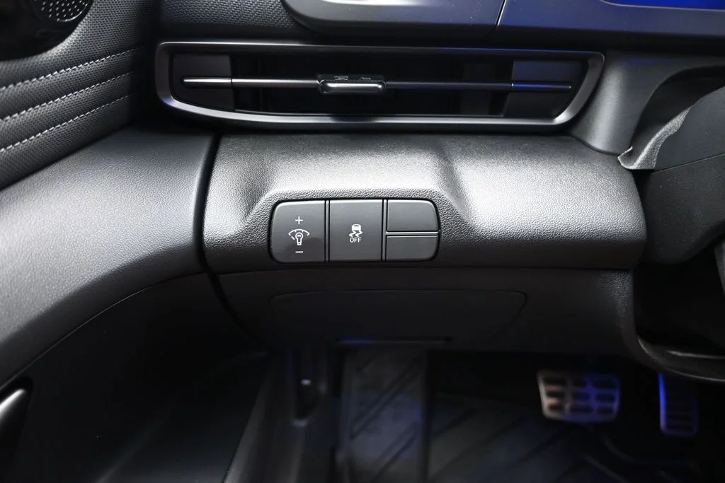 Used 2025 Amazon Gray Hyundai SEL Sport image 22