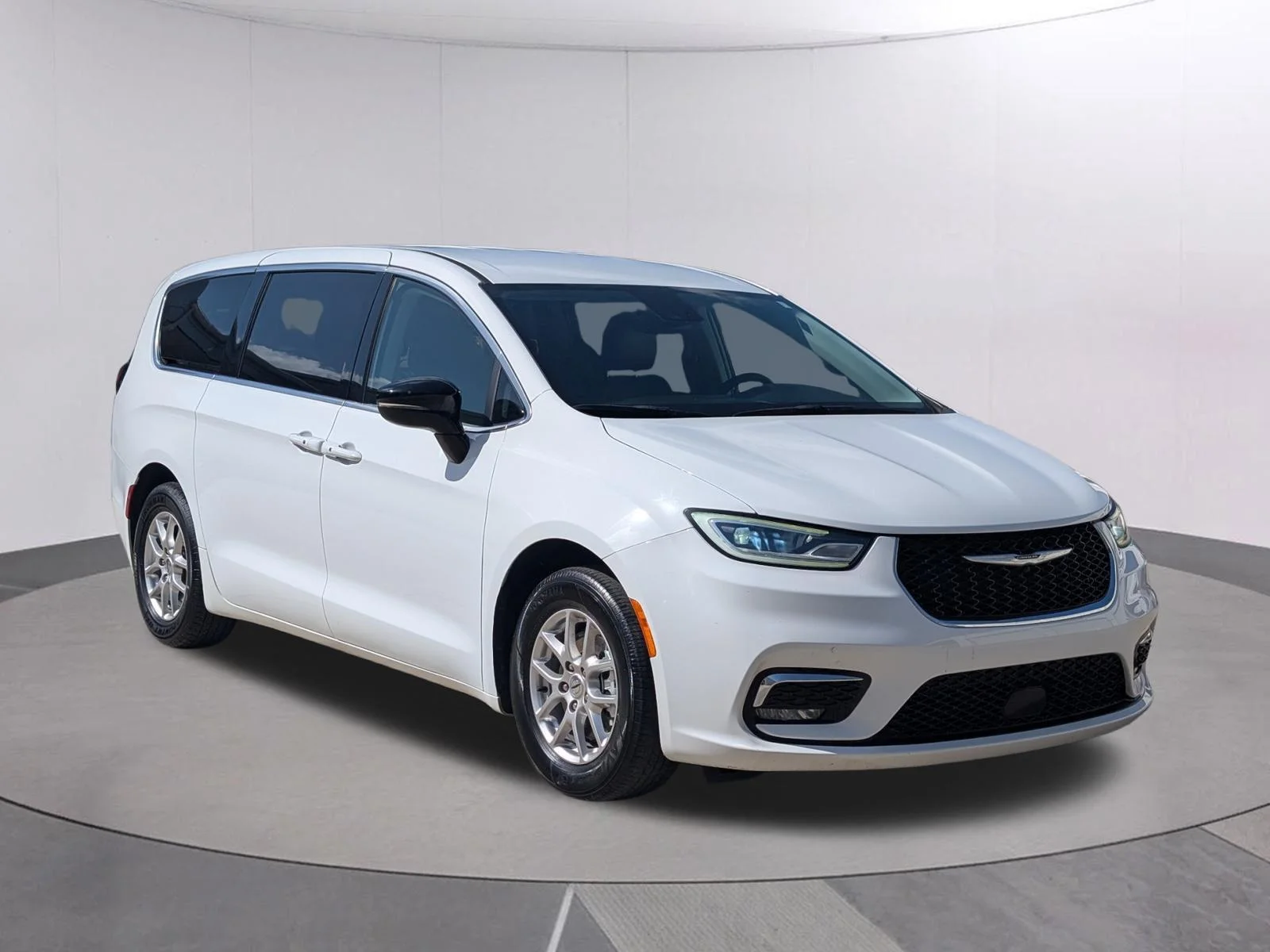 Used 2024 Bright White Clearcoat Chrysler Touring L image 7