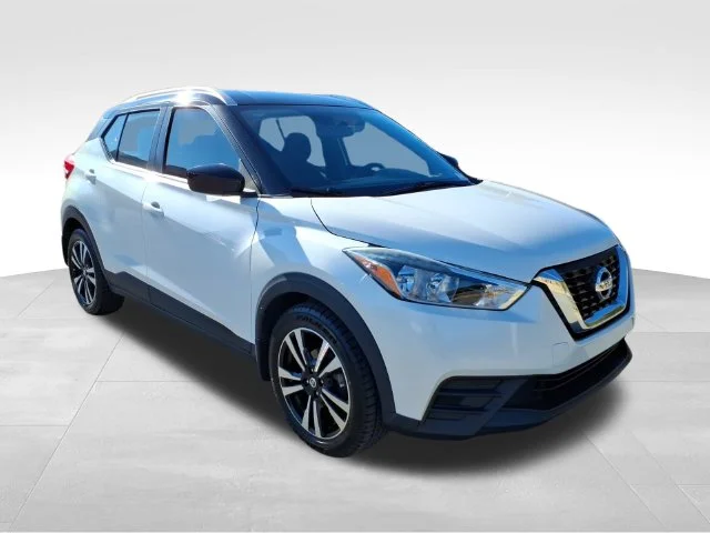 Used 2018 White Nissan SV image 13