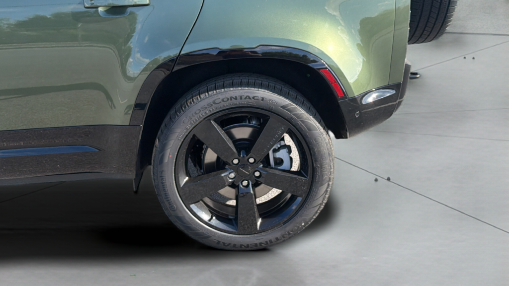 New 2026 Woolstone Green Land Rover X-Dynamic SE image 16