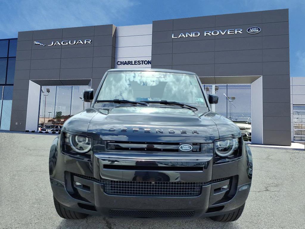New 2026 Santorini Black Metallic Land Rover X-Dynamic SE image 8