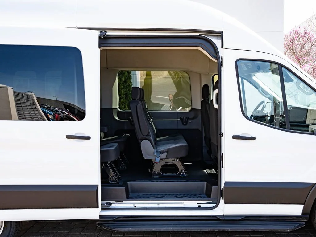 Used 2024 Oxford White Ford XLT image 40