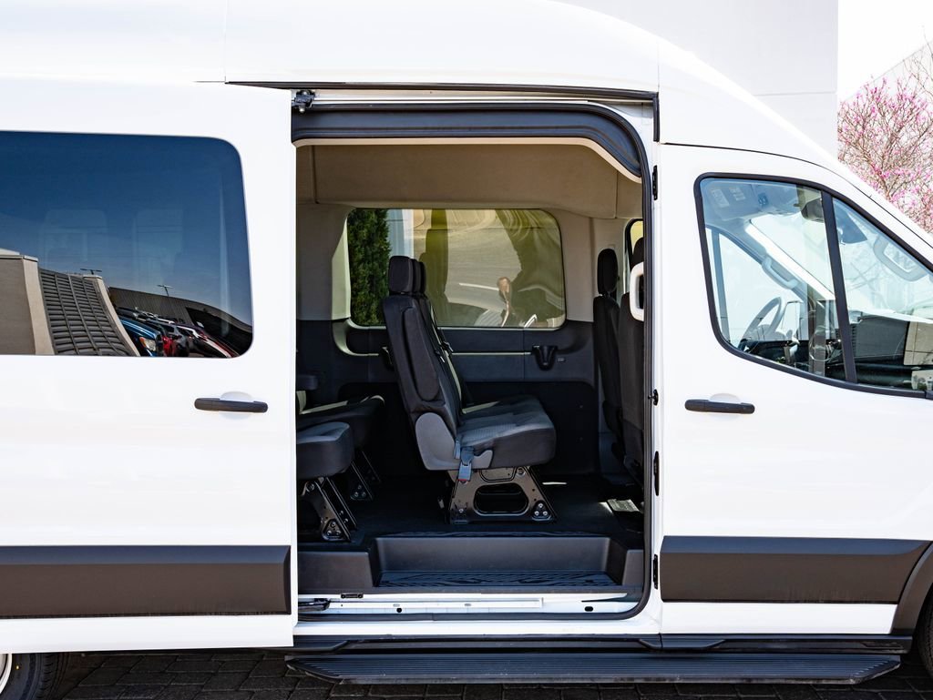 Used 2024 Oxford White Ford XLT image 40