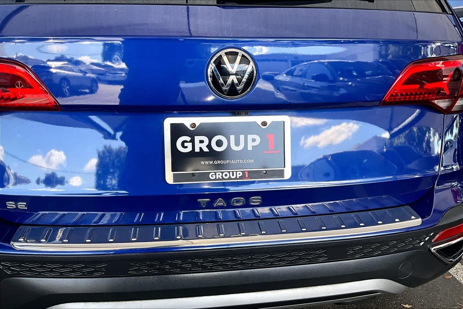 Certified Used 2023 Dusk Blue Metallic Volkswagen SE image 33