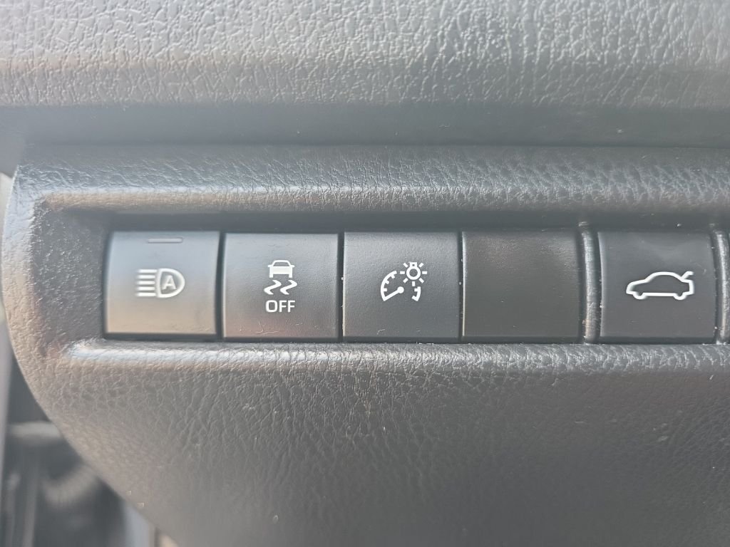 Certified Used 2025  Toyota LE image 15