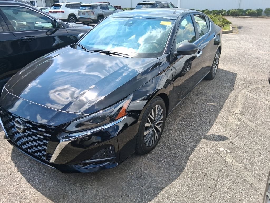 Used 2025 Black Nissan 2.5 SV image 2