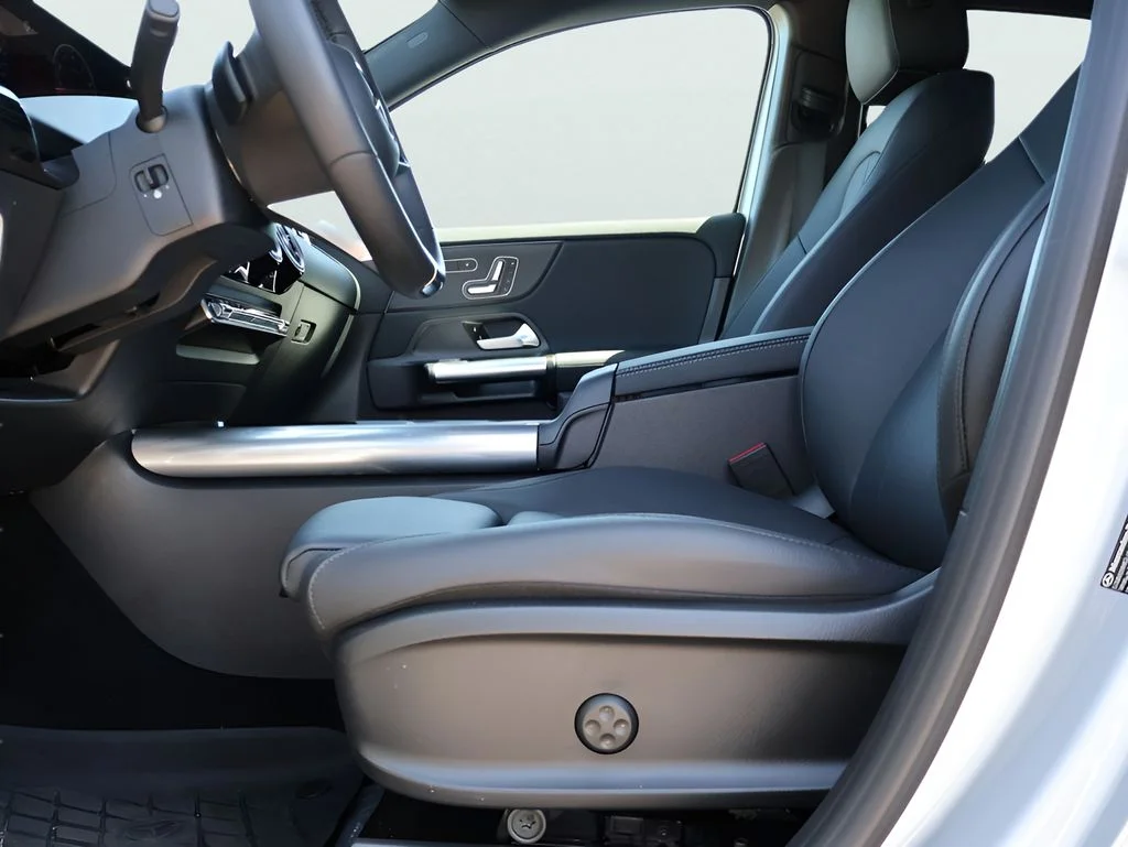Used 2026 Cirrus Silver Metallic Mercedes-Benz GLA 250 image 37
