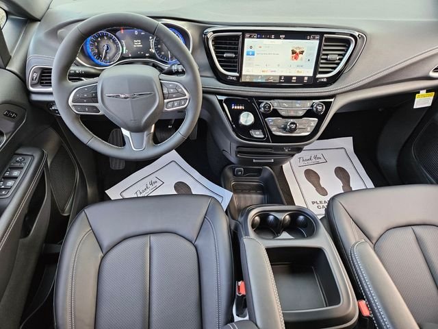 New 2026 Silver Mist Clear-Coat Exterior Paint Chrysler Select image 9