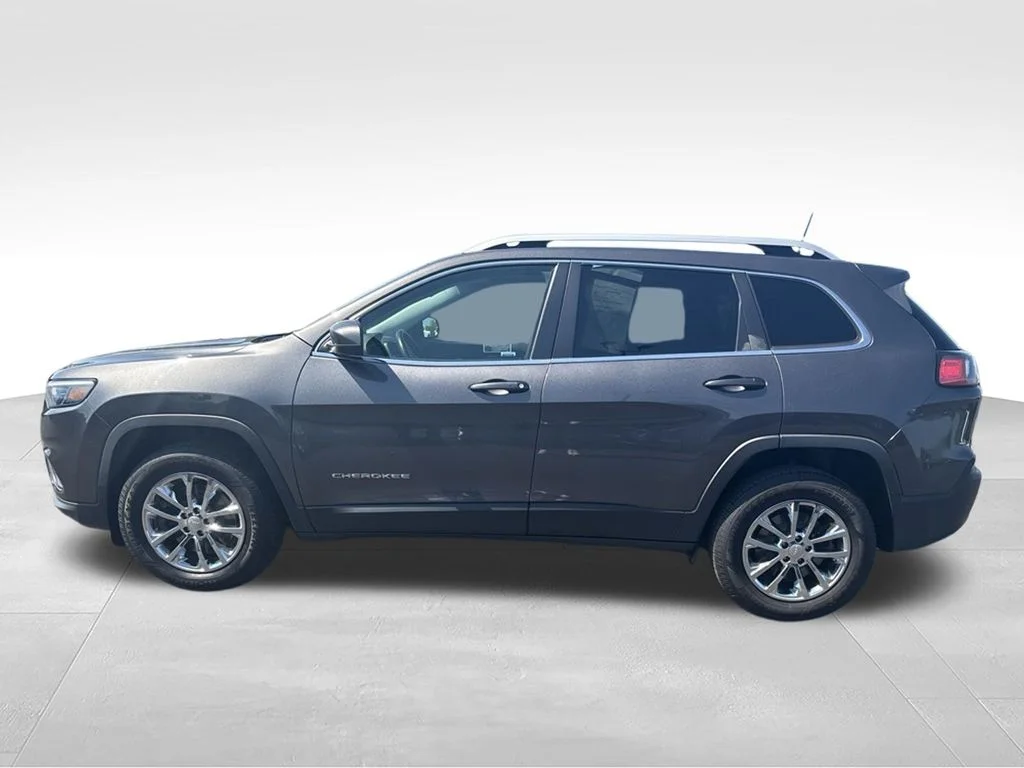 Used 2019 Gray Jeep Latitude Plus image 6