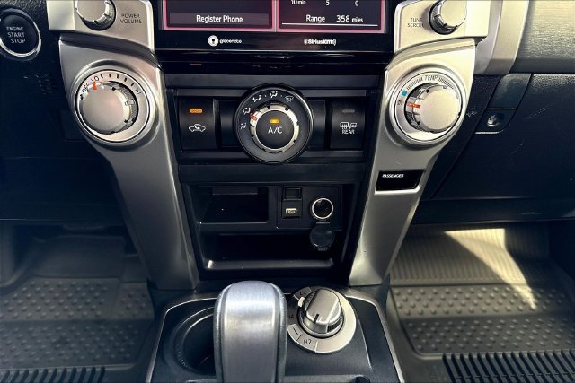 Used 2024  Toyota SR5 image 17