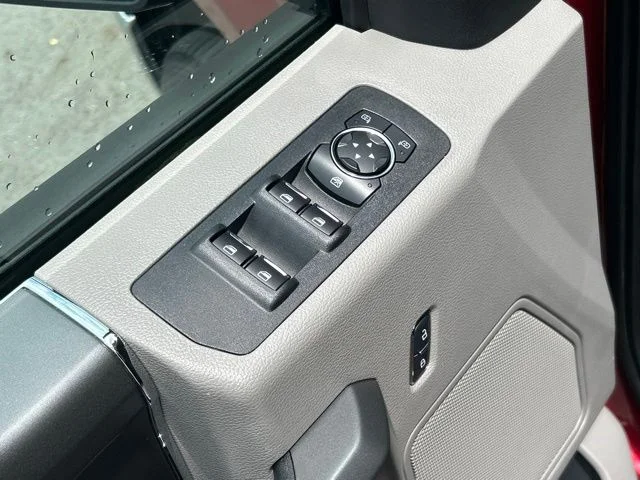 Used 2016 Red Ford XLT image 27