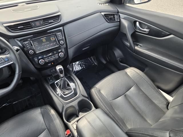 Used 2019  Nissan SL image 15
