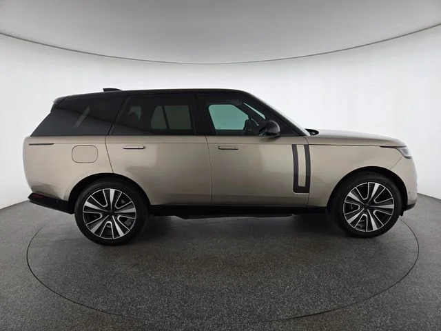 Used 2026 Batumi Gold Premium Metallic Land Rover SE image 6