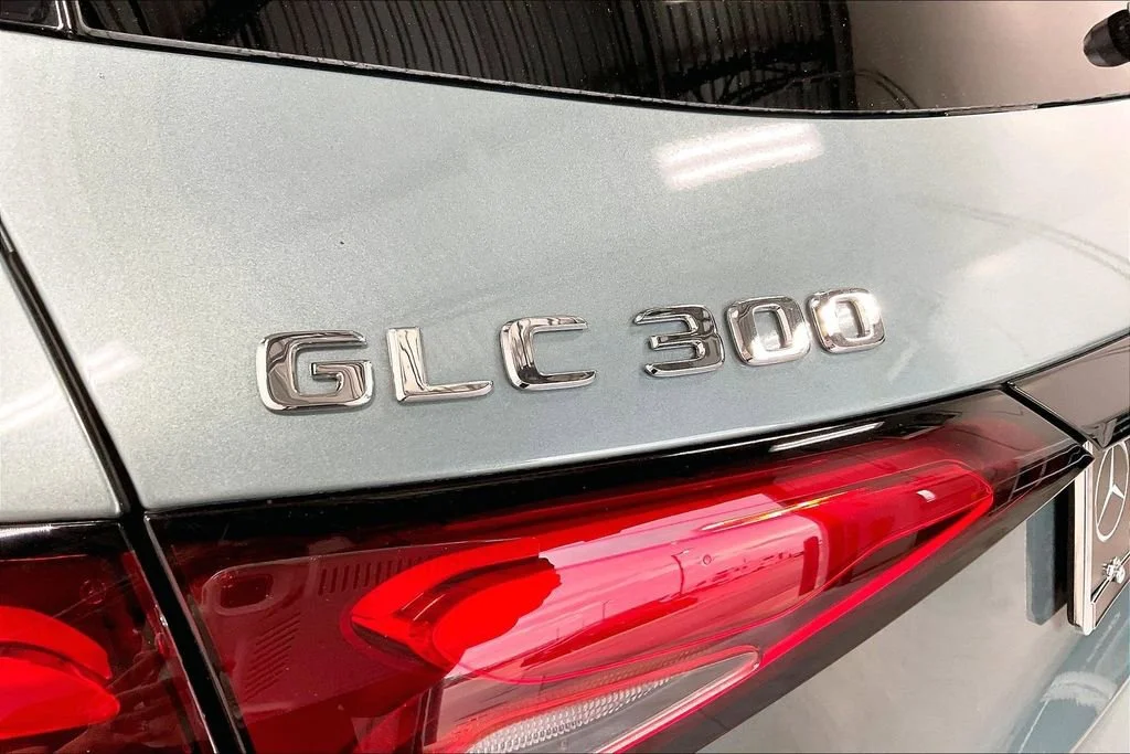 New 2026 Verde Silver Metallic Mercedes-Benz GLC 300 image 27