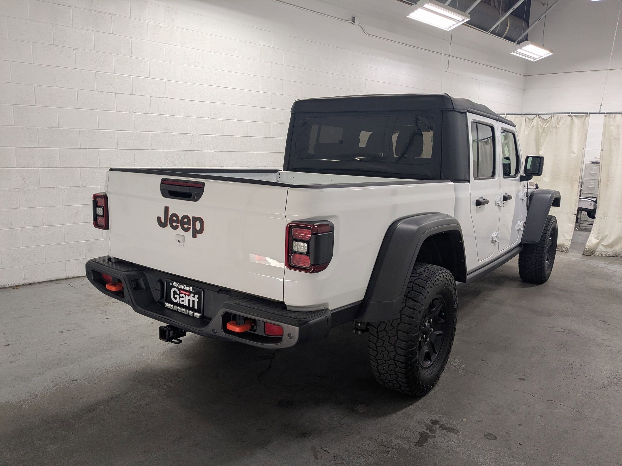 Used 2022 Bright White Clearcoat Jeep Mojave image 4