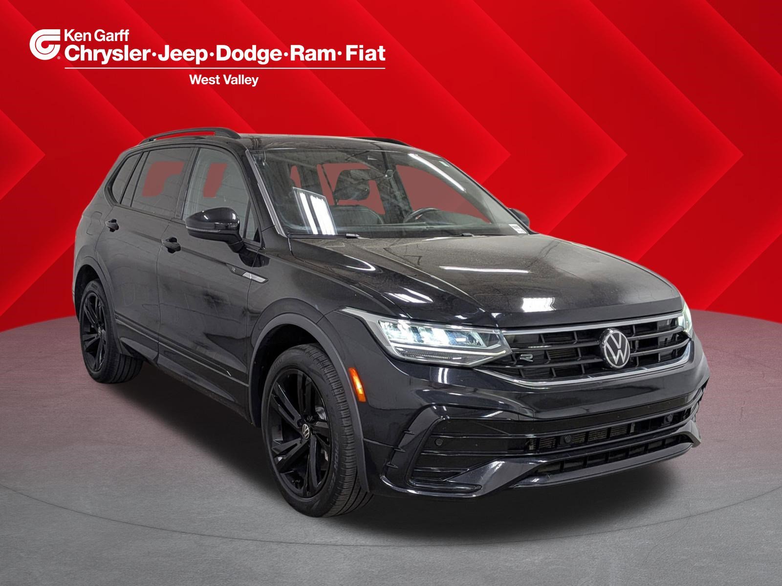 2023 Volkswagen Tiguan 2.0T SE R-Line Black's photo