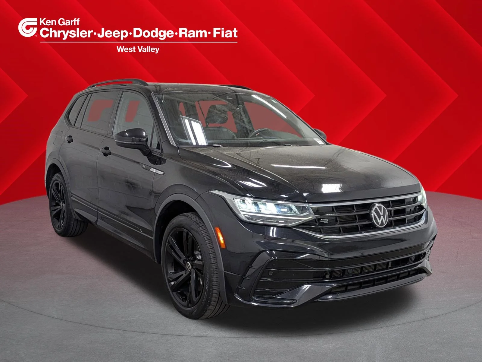 2023 Volkswagen Tiguan 2.0T SE R-Line Black's photo