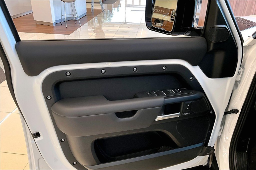 New 2026 White Land Rover X-Dynamic SE image 14