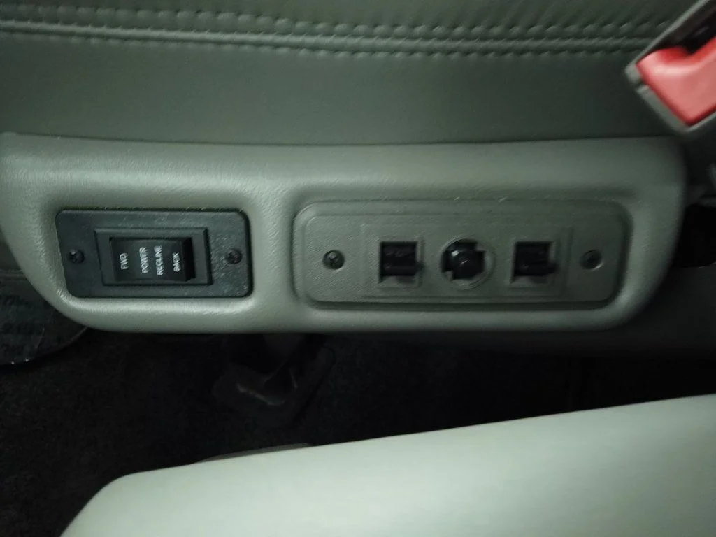 Used 2020 Summit White GMC Explorer Limited SE image 27