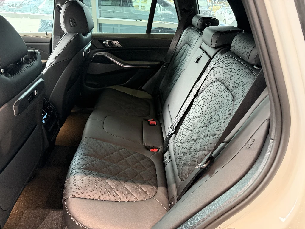 New 2026 Alpine White BMW xDrive40i image 13
