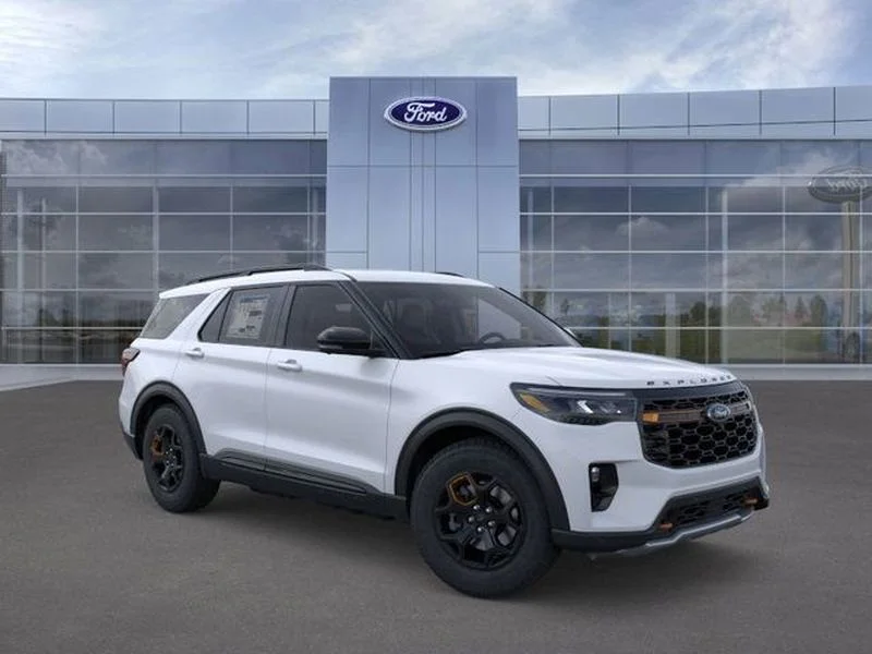 New 2026 Space White Metallic Ford Tremor® image 7