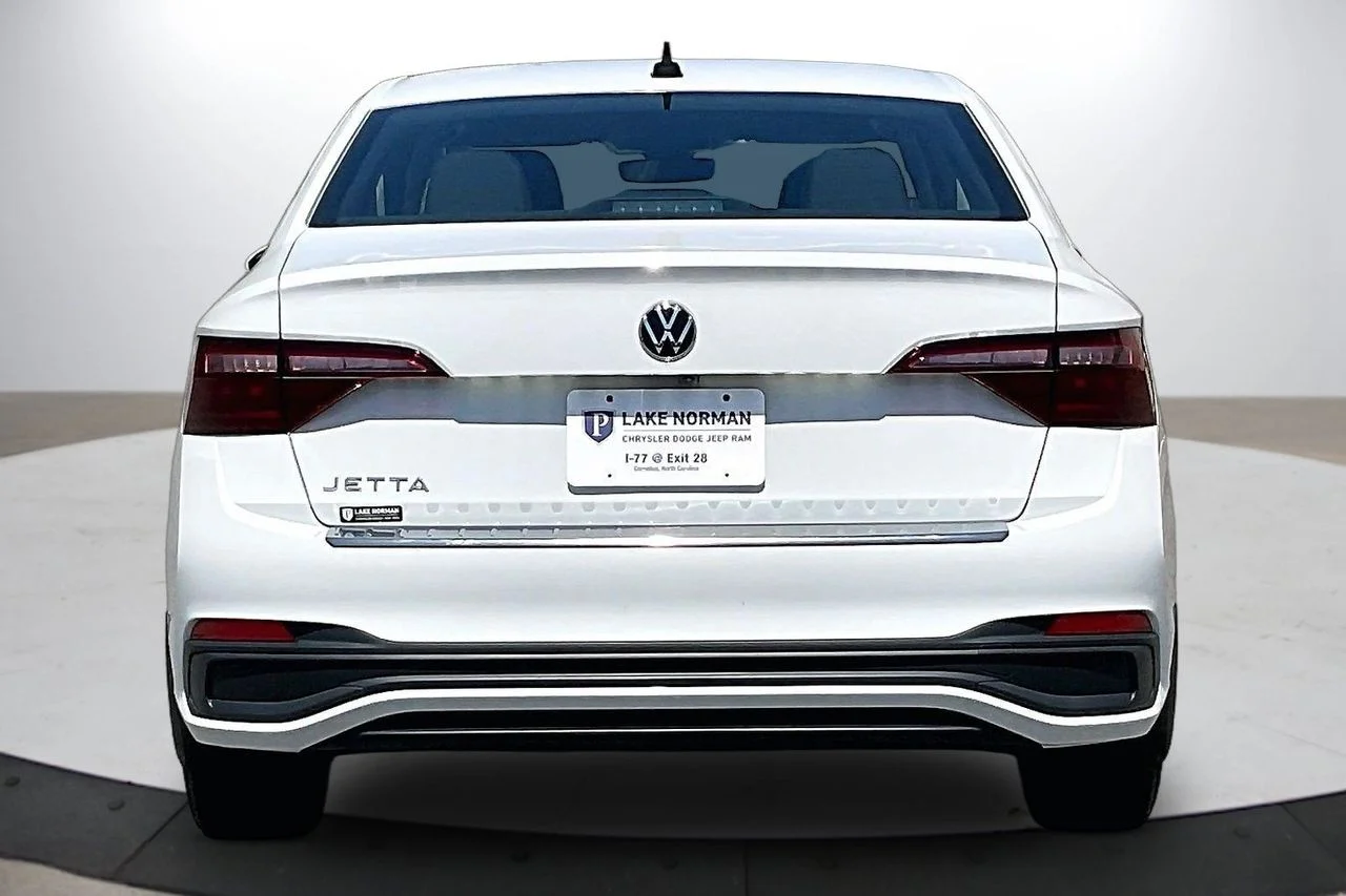 Used 2024 White Volkswagen 1.5T S image 7