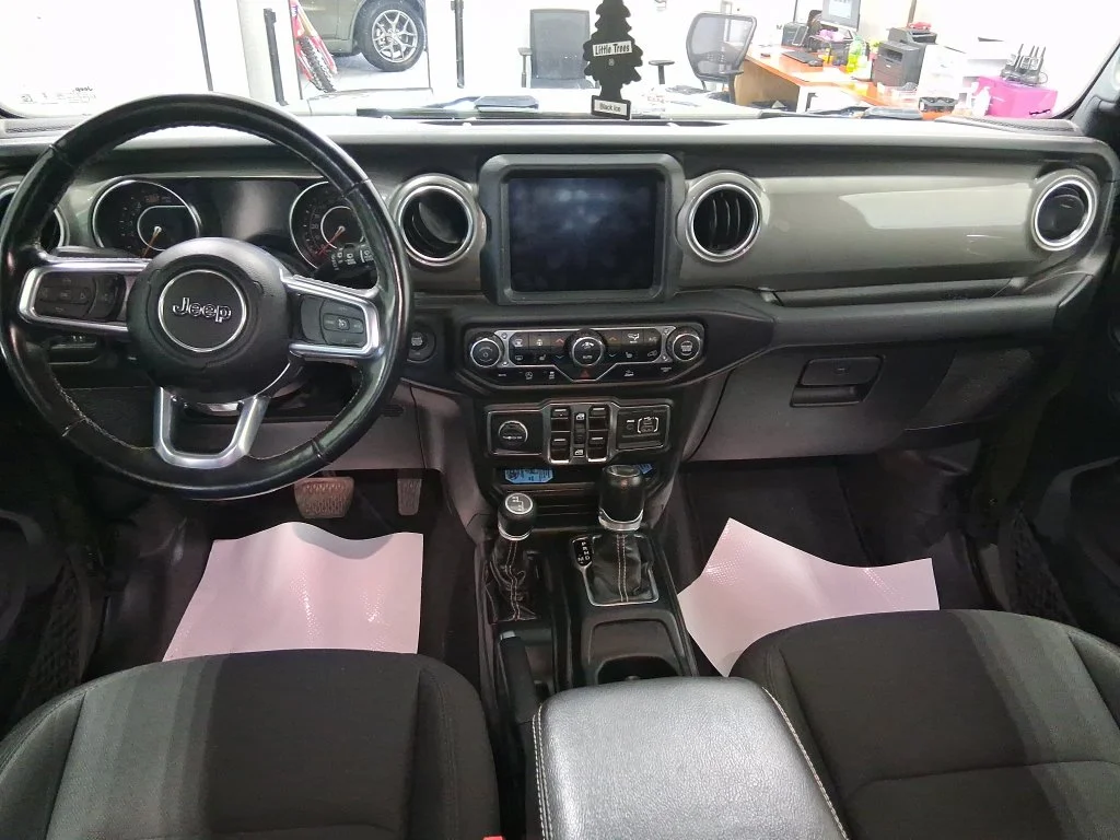 Used 2022 Green Jeep Unlimited Sahara image 11