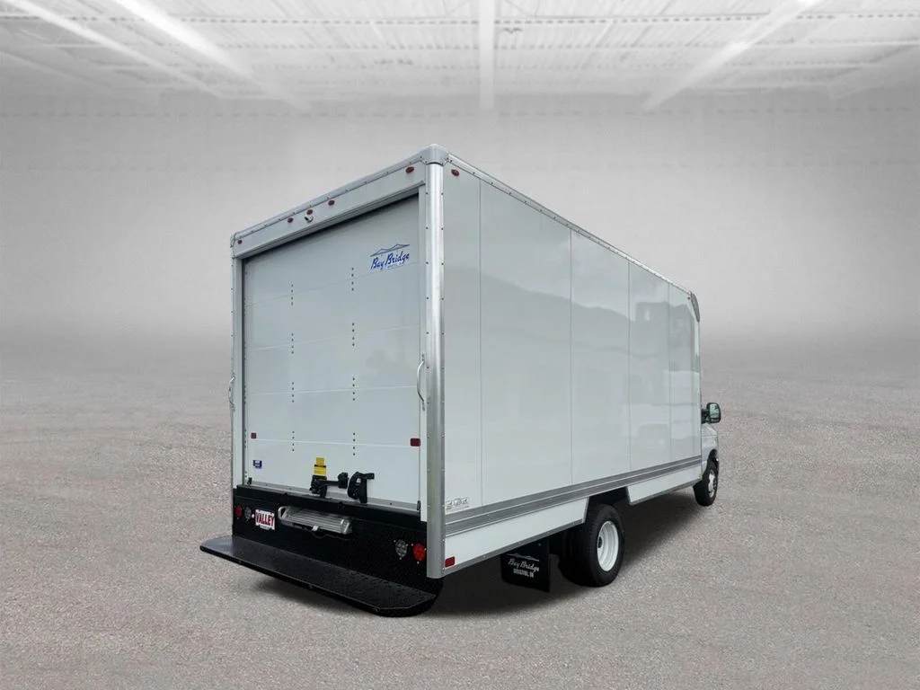 New 2027 Oxford White Ford E-450 DRW image 3