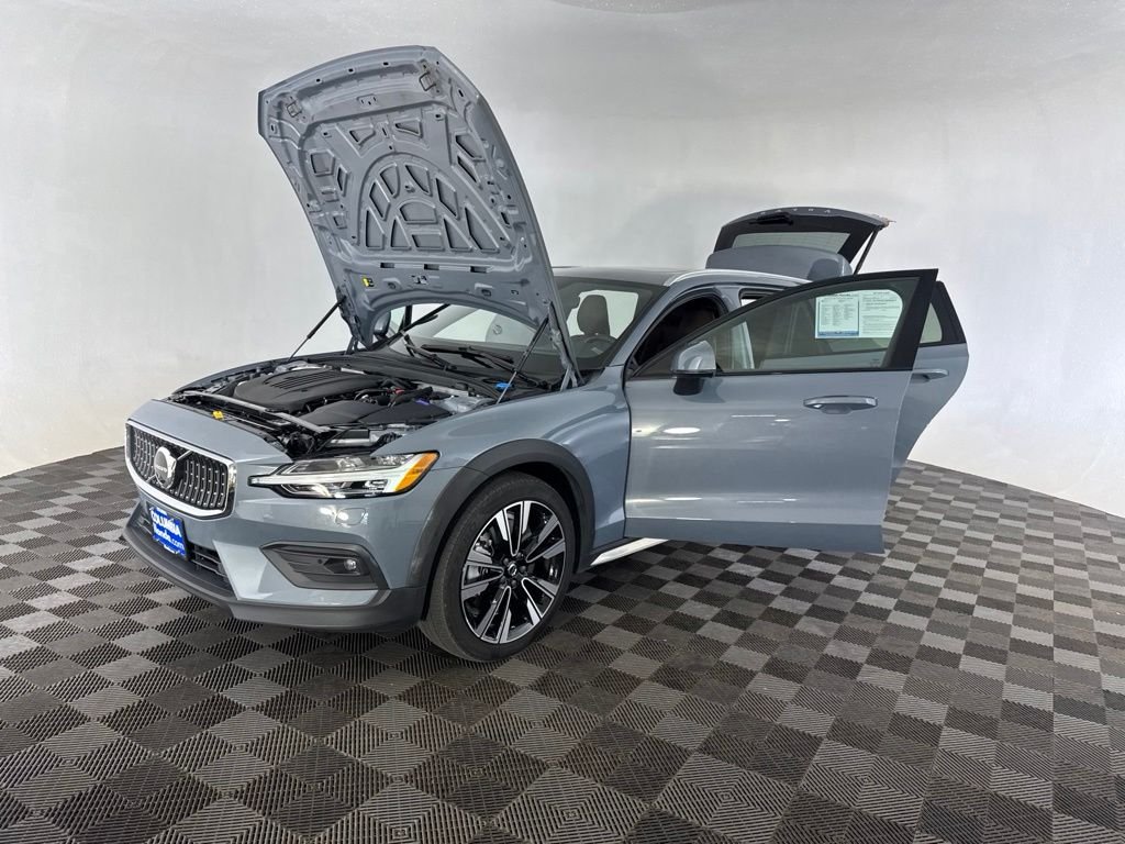 Used 2023 Gray Volvo Ultimate image 13