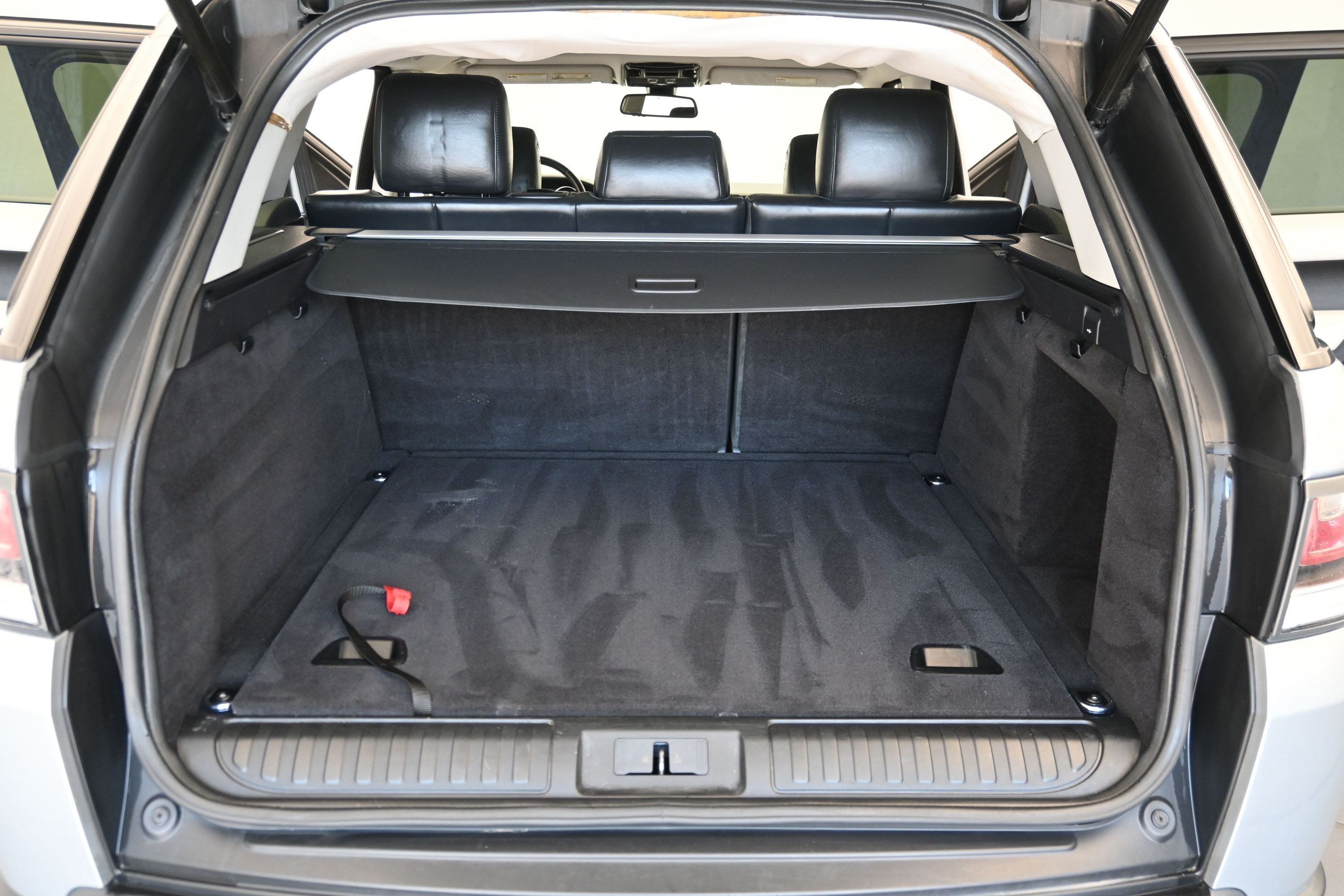Used 2014 Causeway Gray Metallic Land Rover HSE image 9