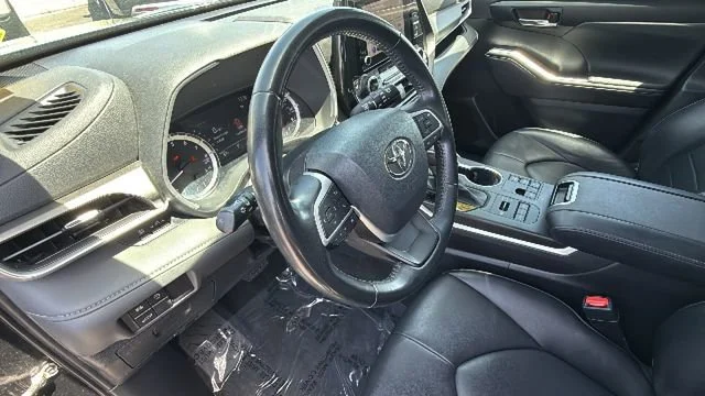 Used 2023 Black Toyota XLE image 10