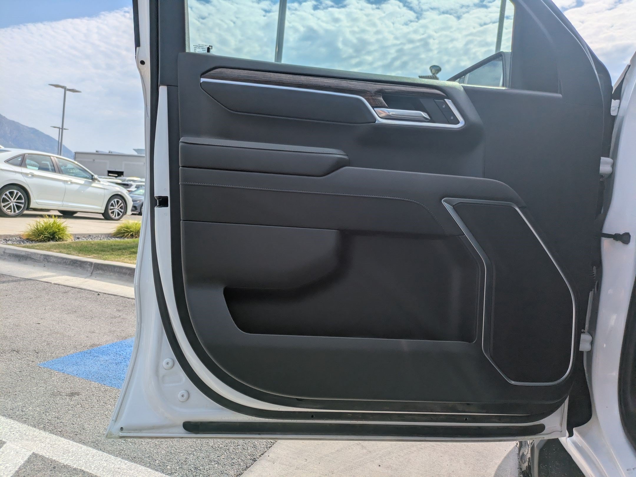 Used 2024 Summit White GMC SLE image 13