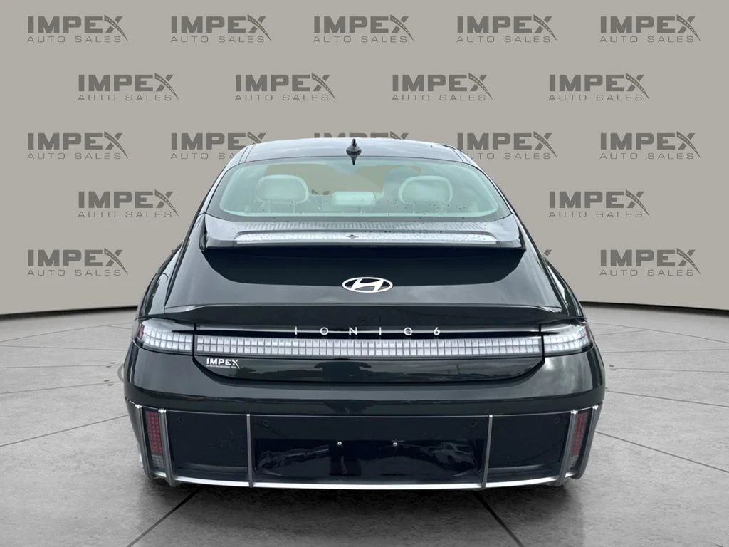 Used 2023 Green Hyundai SEL image 4
