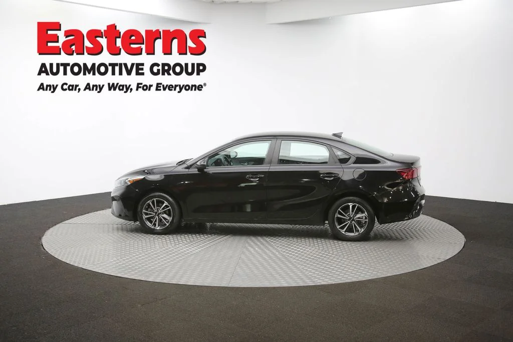 Used 2022 Black Kia LXS image 57