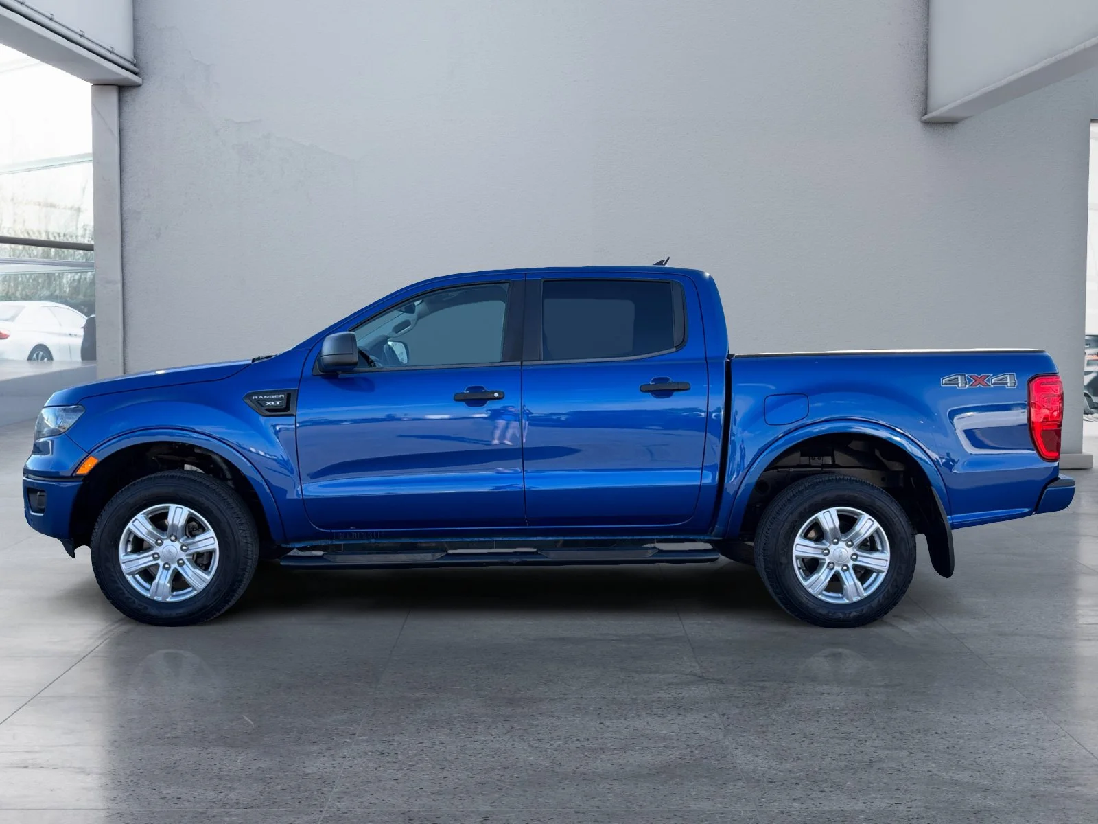 Used 2019 Lightning Blue Metallic Ford XLT image 2