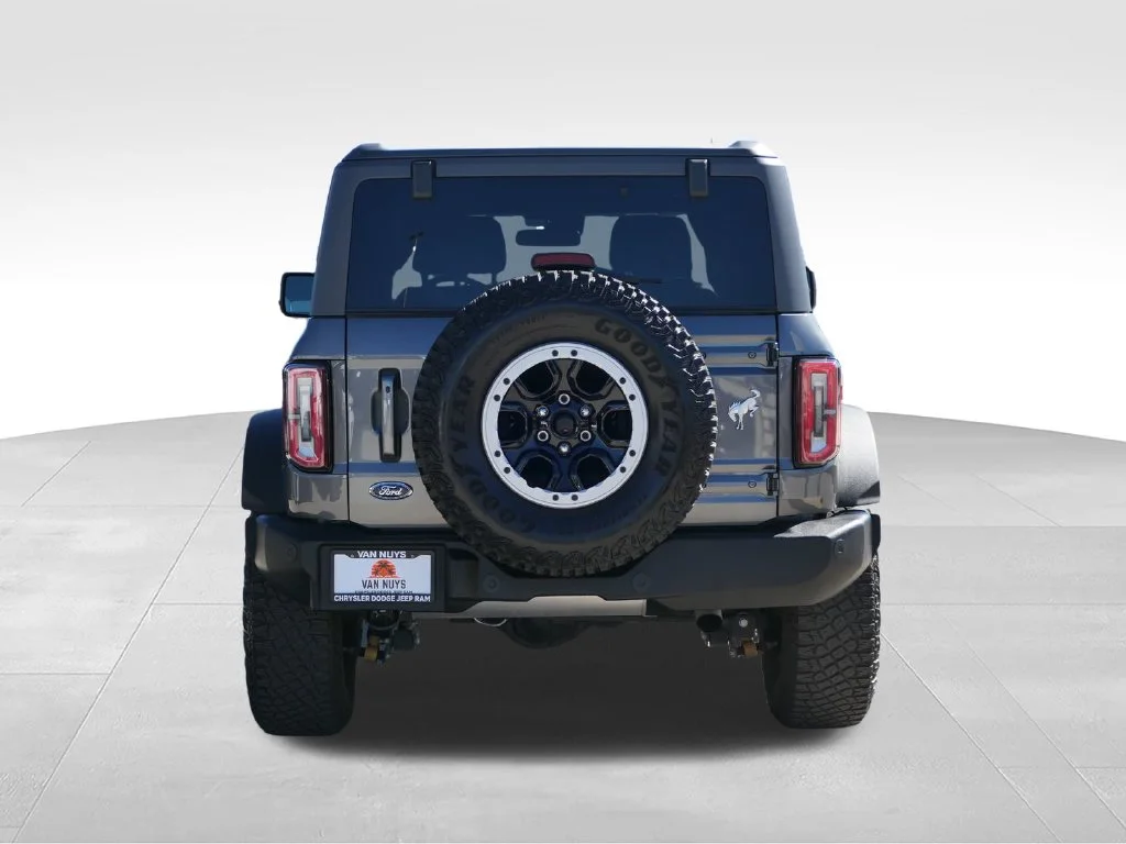 Used 2022 Gray Metallic Ford Outer Banks image 5