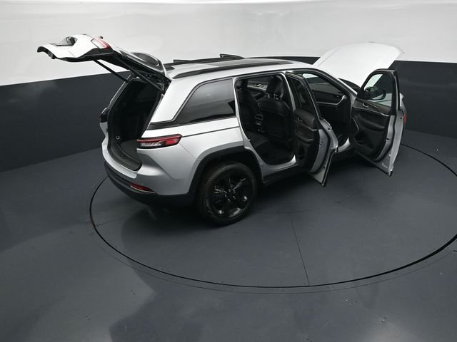 New 2026 Silver Zynith Exterior Paint Jeep Limited image 30