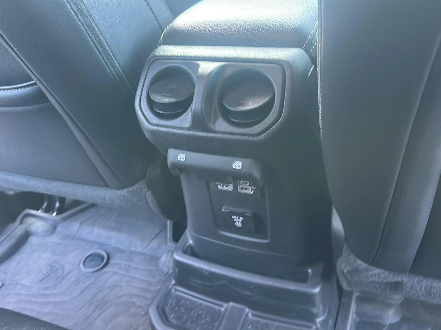 Used 2022 Granite Crystal Metallic Clearcoat Jeep Unlimited Sahara image 14