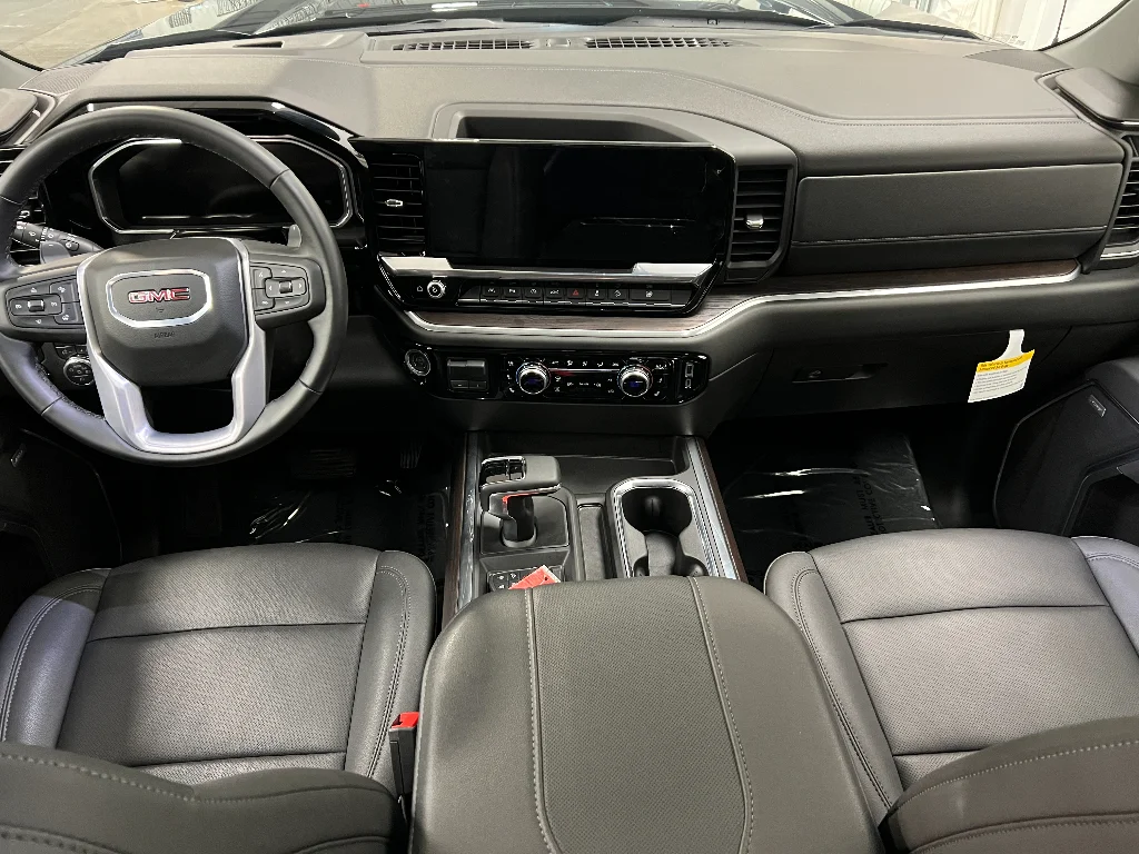 2026 GMC Sierra 1500 SLT - Photo 8