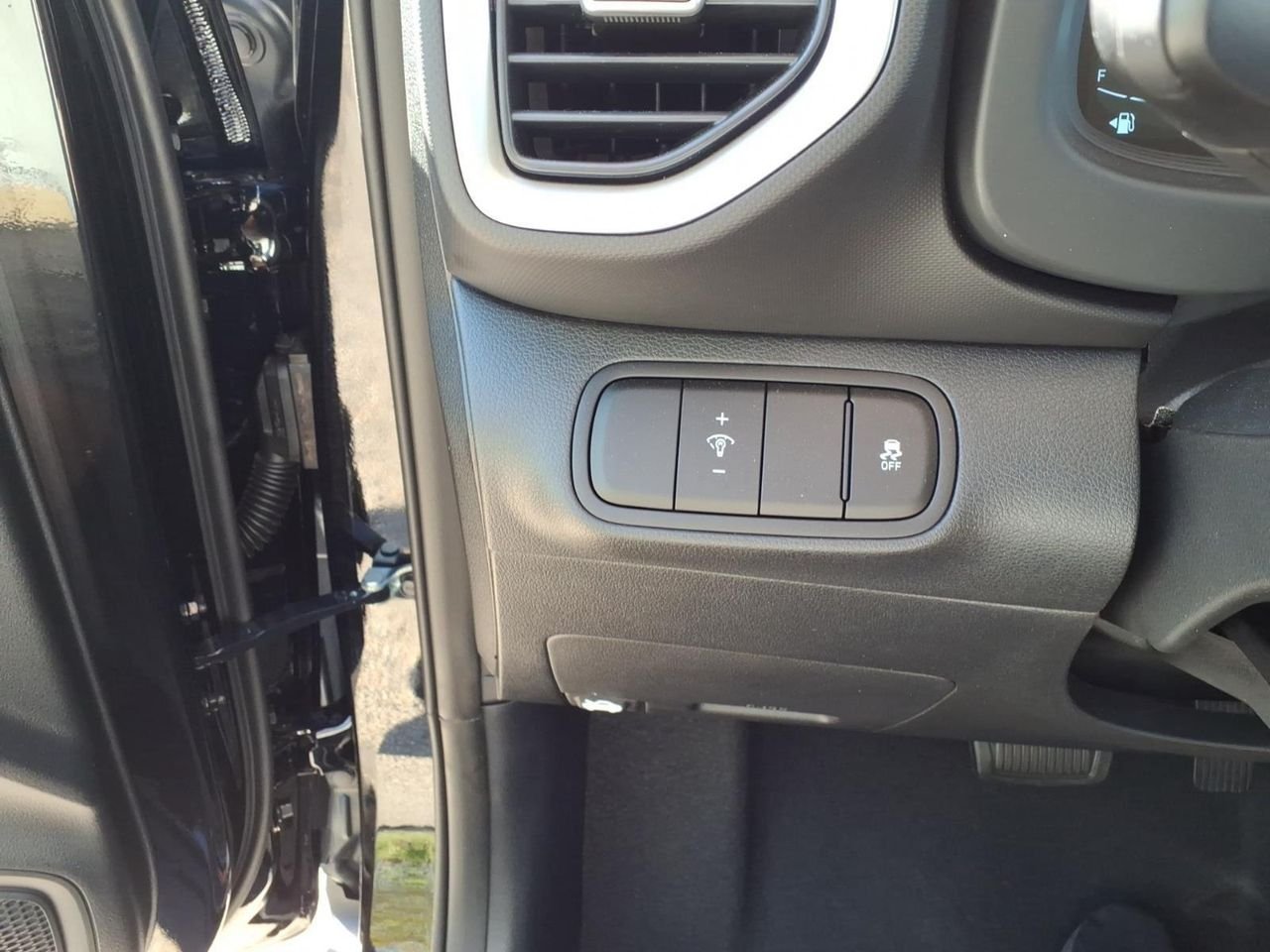 New 2026 Onyx Black Hyundai SE image 24