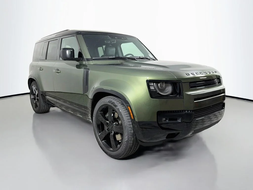 New 2026 Woolstone Green Land Rover X-Dynamic SE image 3