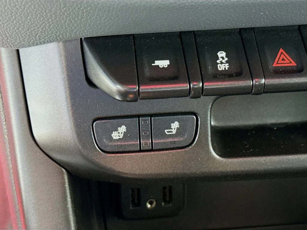 Used 2021 Black Chevrolet 4WD Z71 image 22