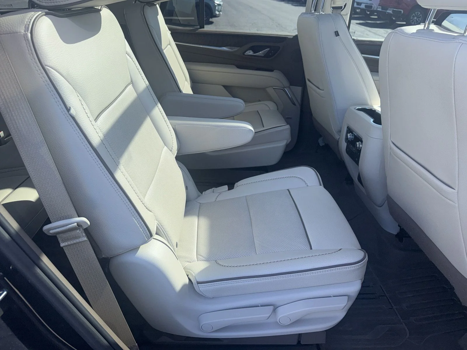 Used 2024 Silver GMC Denali image 21