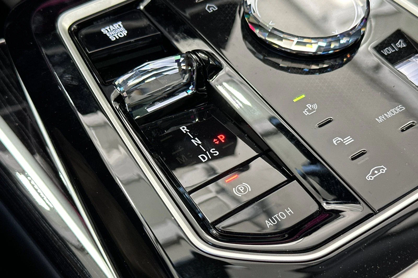 2026 BMW 7 Series 750e - Photo 18