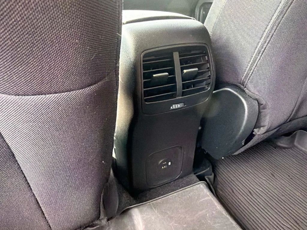 Used 2022 Blue Ford SE image 17