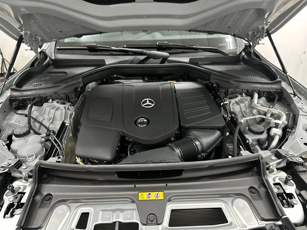 New 2027 White Mercedes-Benz GLC 300 image 12