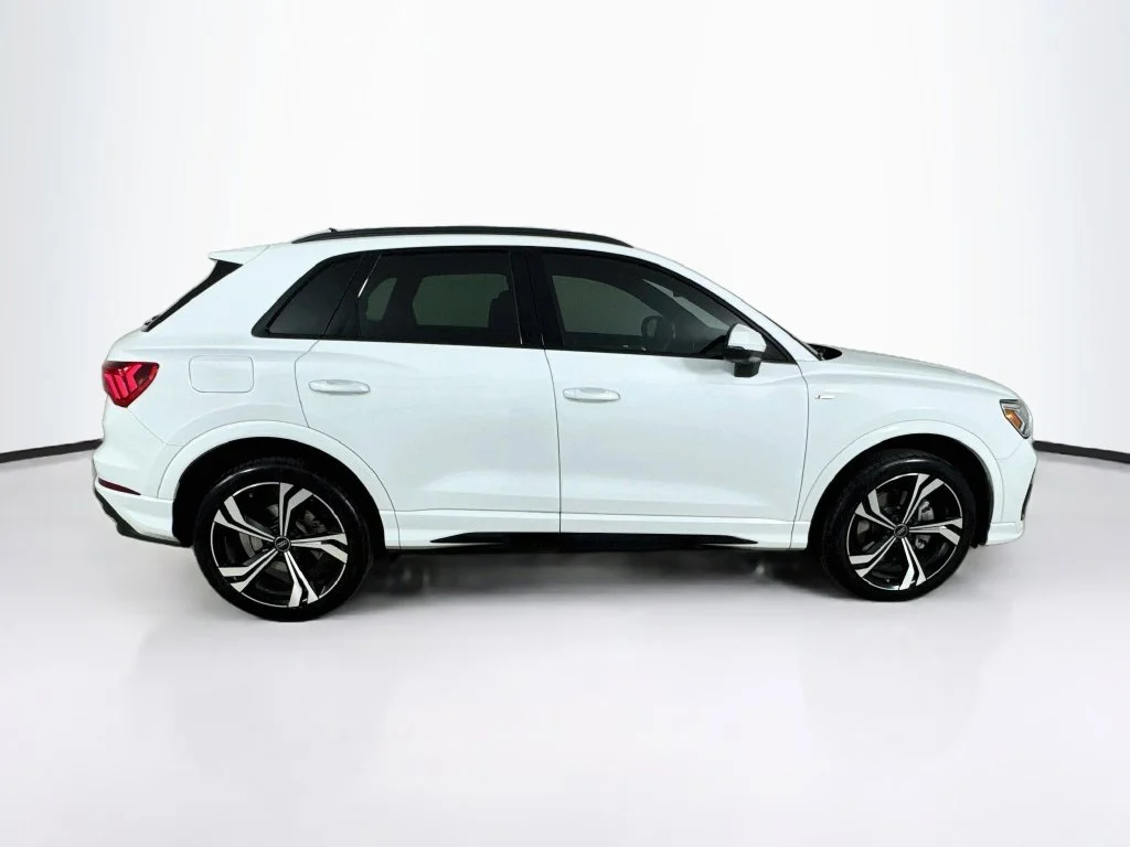 Used 2024  Audi Premium Plus image 8