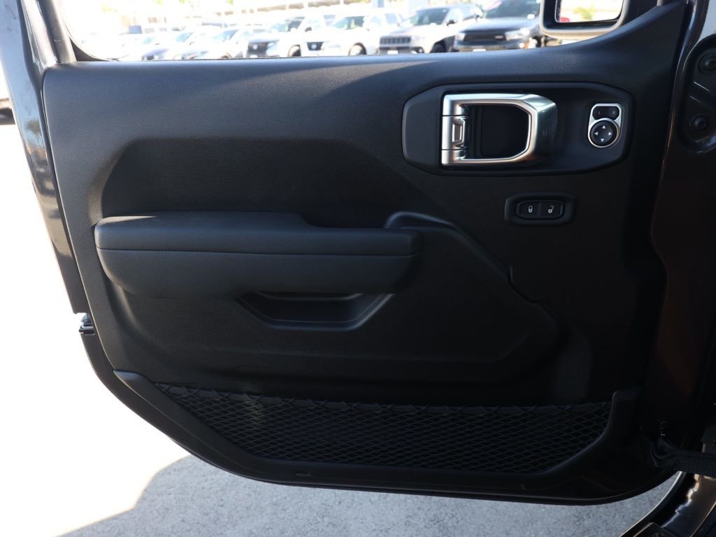 New 2026 Granite Crystal Metallic Clear-Coat Exterior Paint Jeep Rubicon image 22