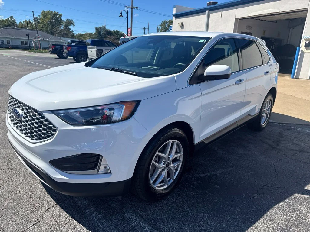 Certified Used 2024 Oxford White Ford SEL image 8