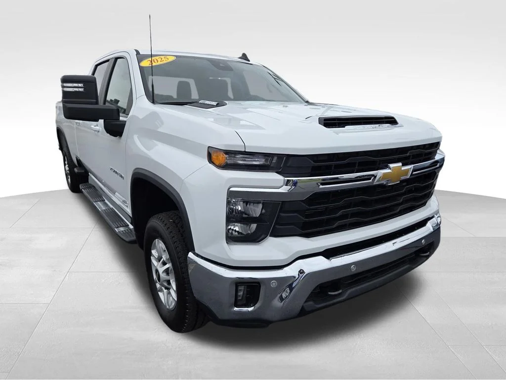 2025 Chevrolet Silverado HD LT 4WD Crew Cab Standard Box's photo